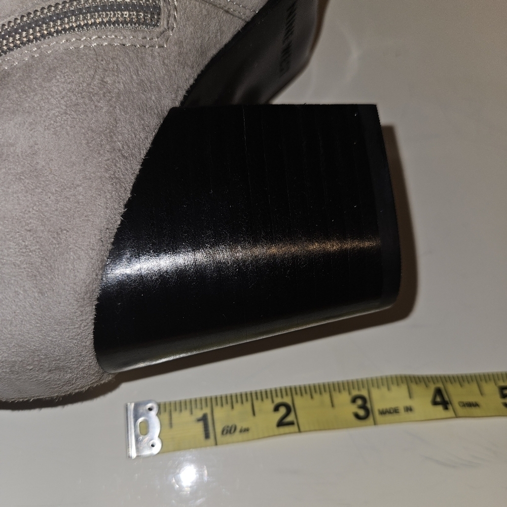 Nine West Niomi Stacked Heel Suede Leather Booties Size 8 Gray EUC - Picture 11 of 13